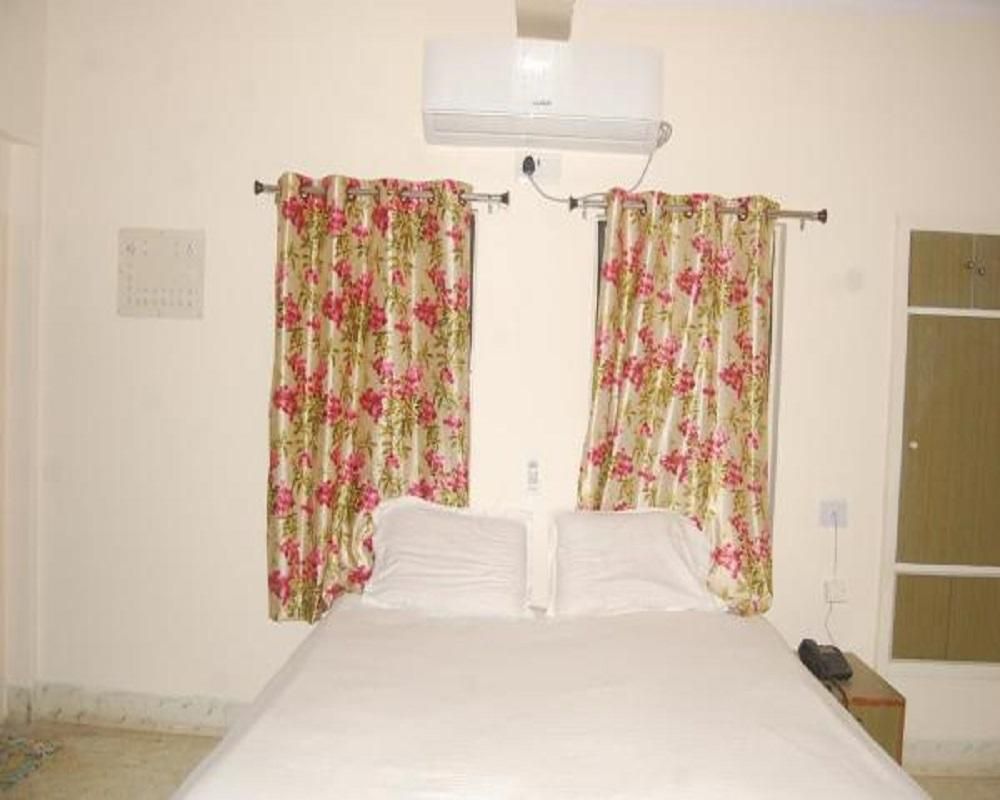 Gurukrupa Bungalow First Floor Room