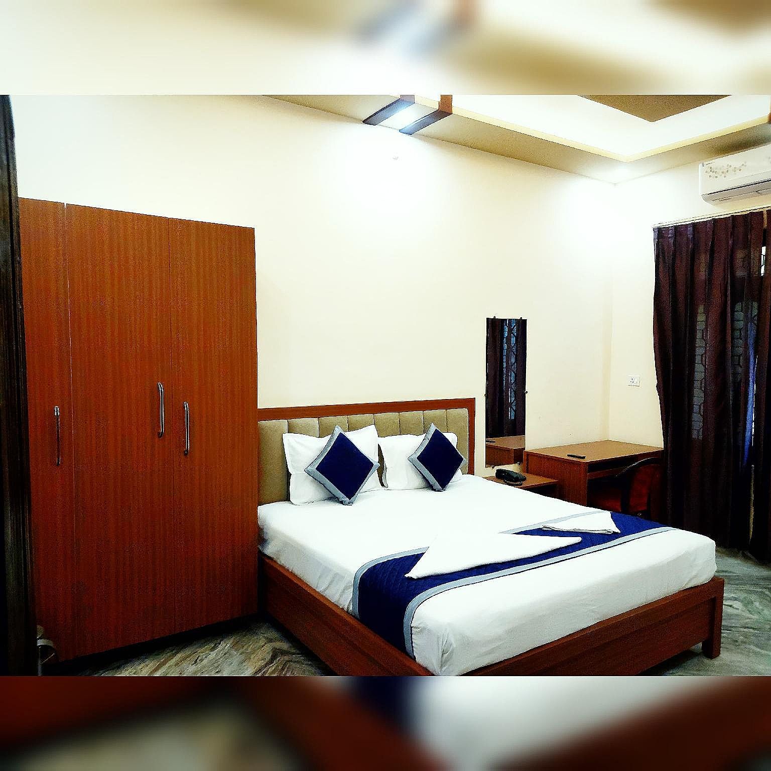 Kashyaam Inn Superior Deluxe Double Bed 3