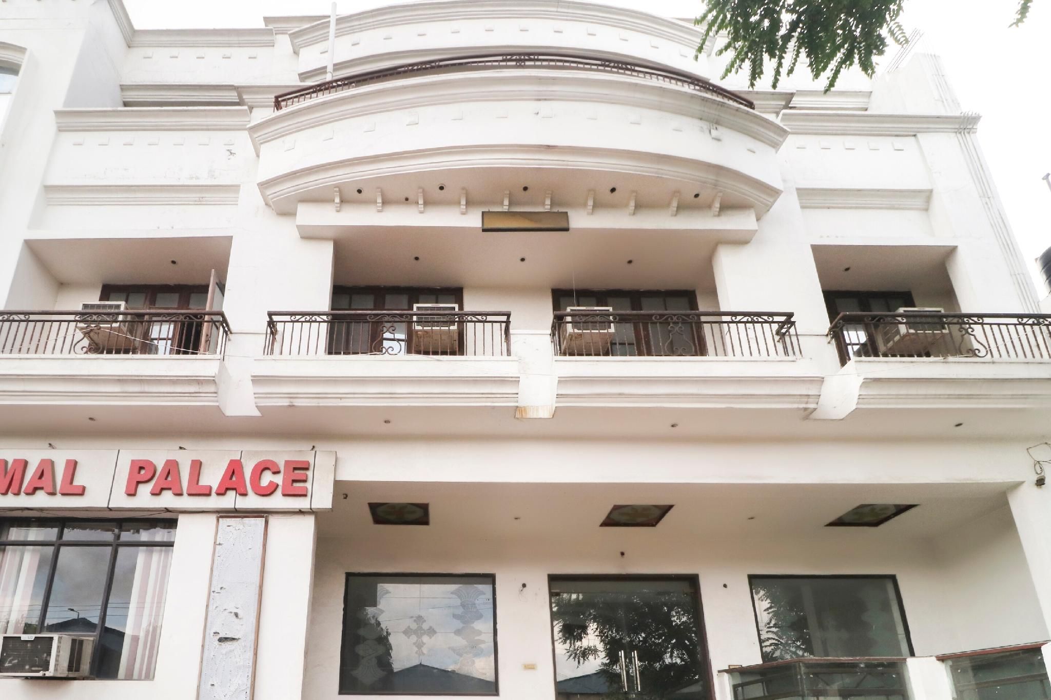 OYO 61138 Hotel Kamal Palace