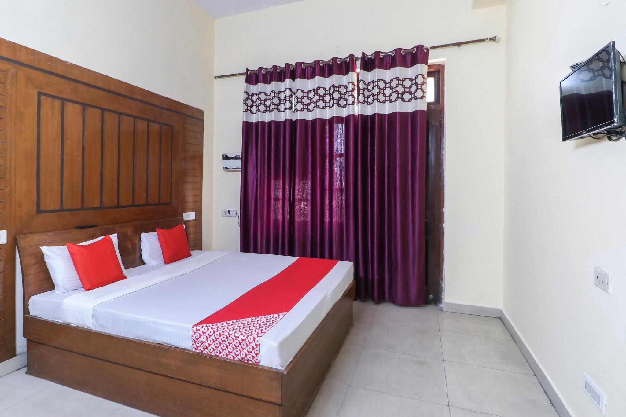 OYO 61138 Hotel Kamal Palace Classic Double or Twin