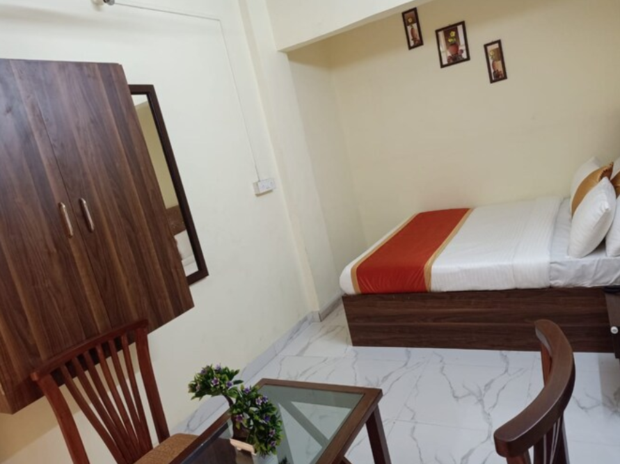 Hotel Royal Residency Deluxe Room 3