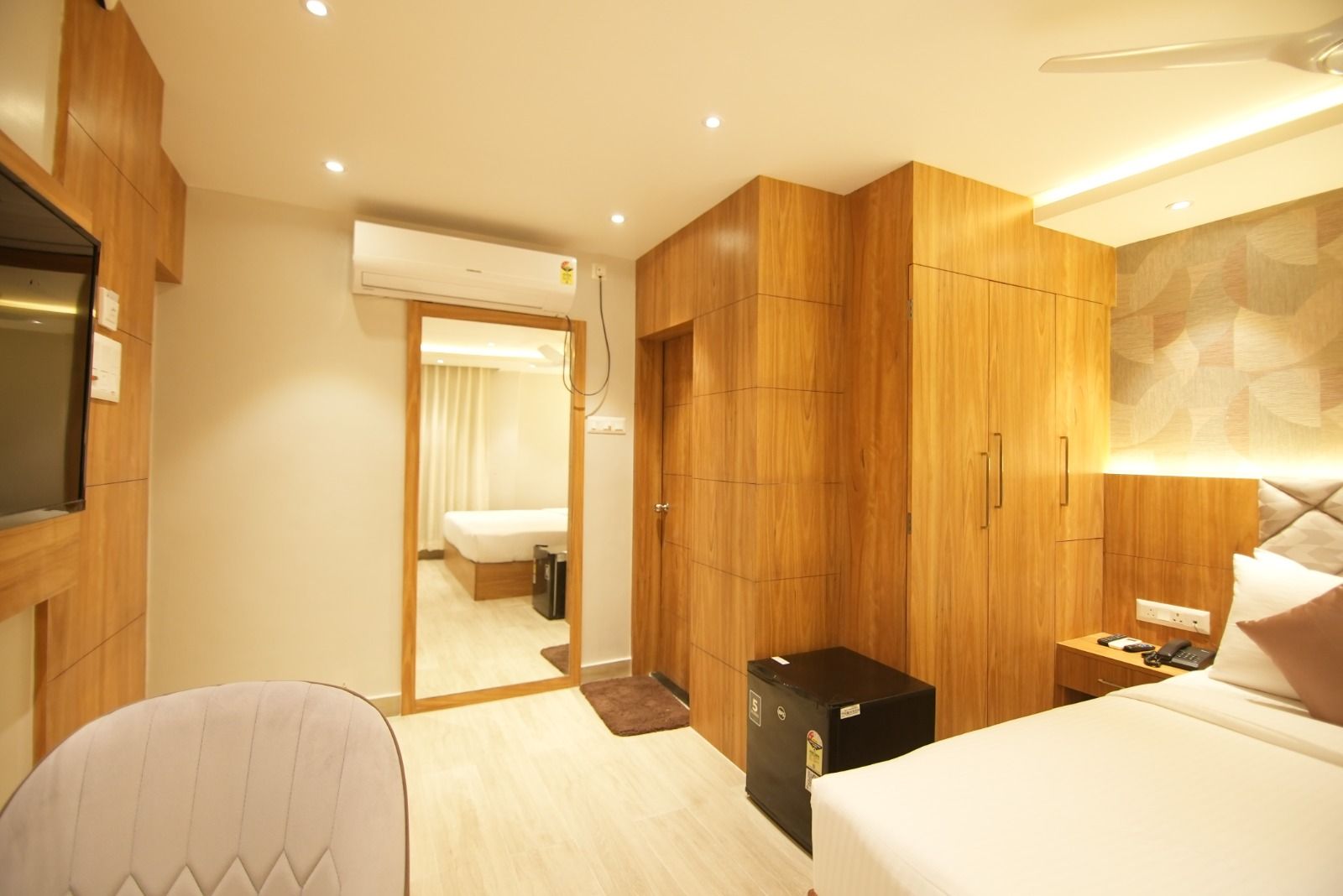 Hotel Teesta Stays, Kolkata Deluxe Room 7