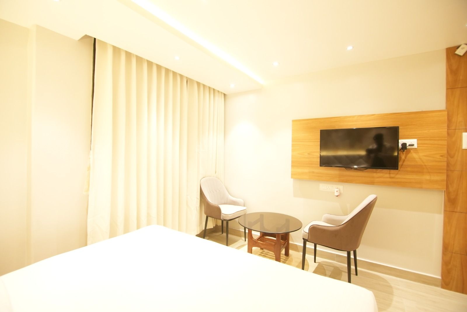 Hotel Teesta Stays, Kolkata Deluxe Room 9