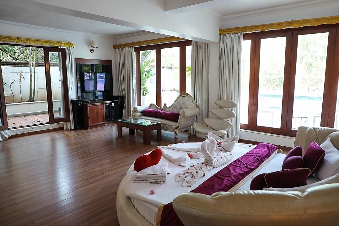 Honeymoon Suite