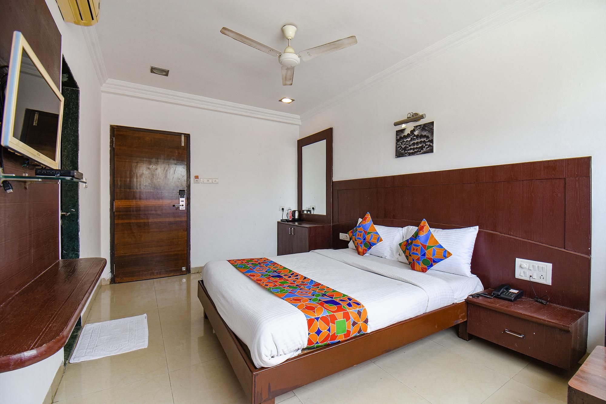 Deluxe AC Room