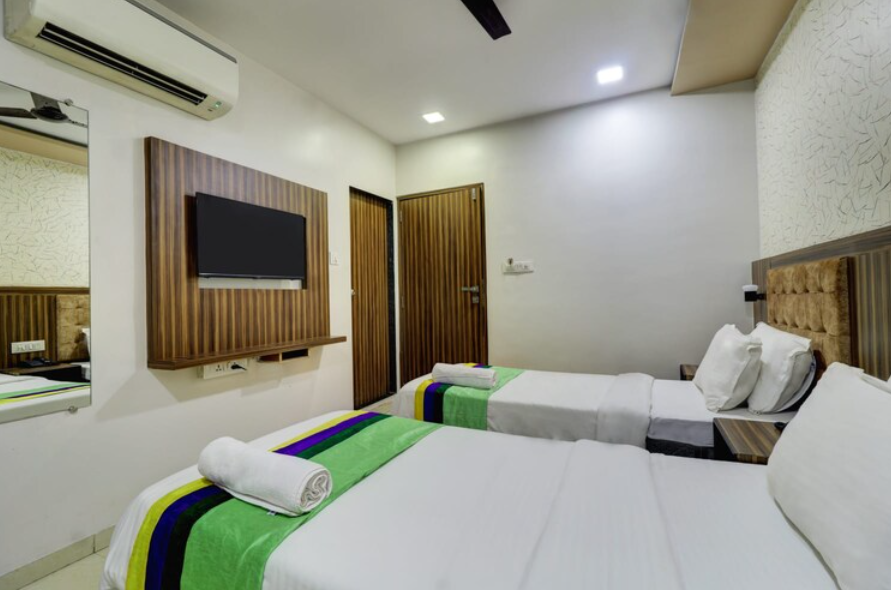 Hotel New Blue Sapphire Residency Deluxe Room 3
