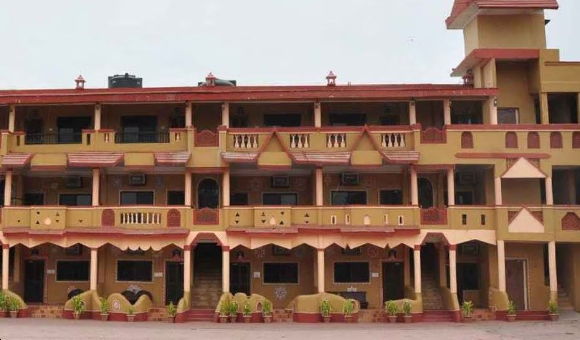 NAKHRALI DHANI VILLAGE RESOTR LLP