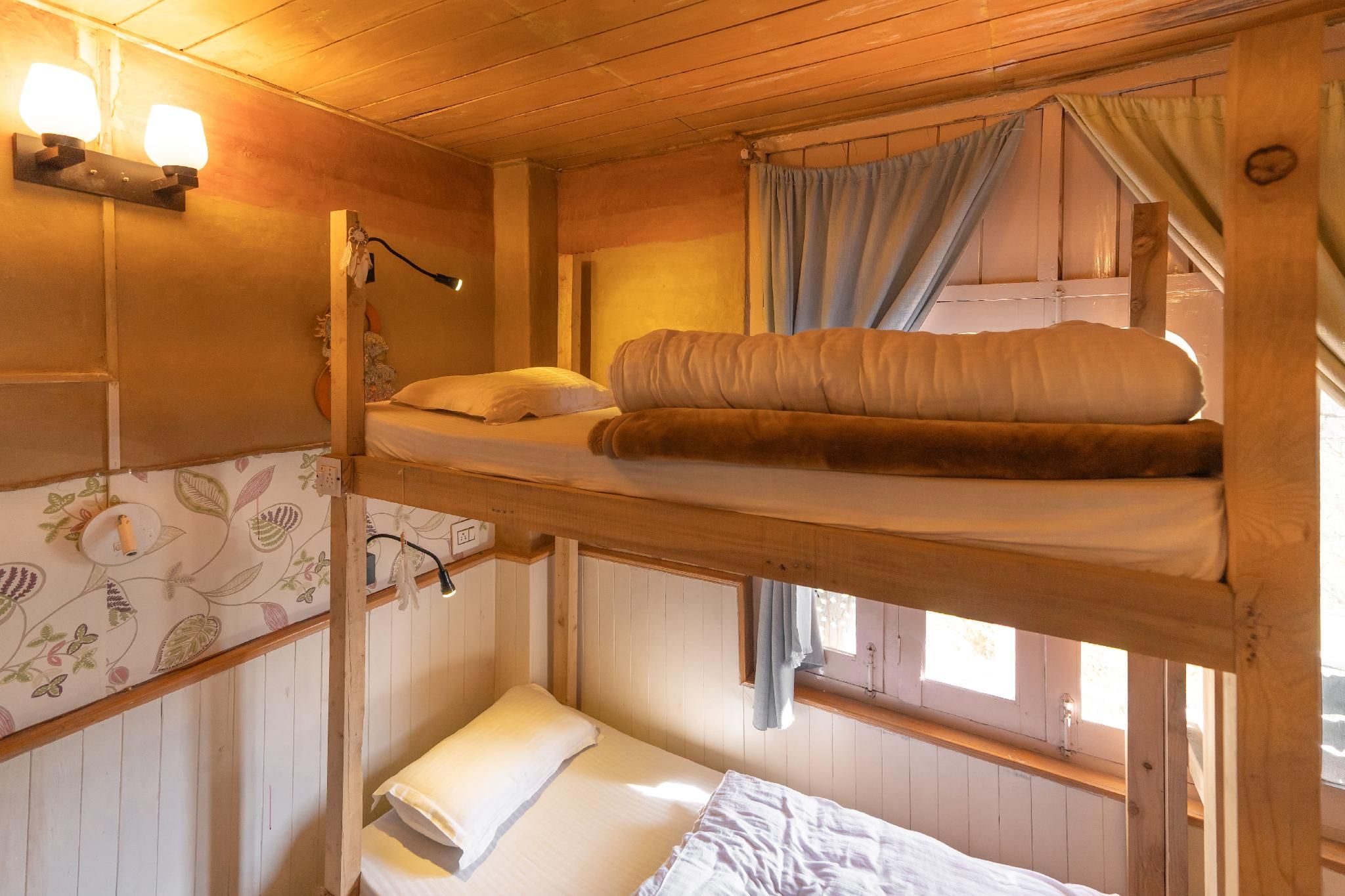 4 Bed Mix Dormitory