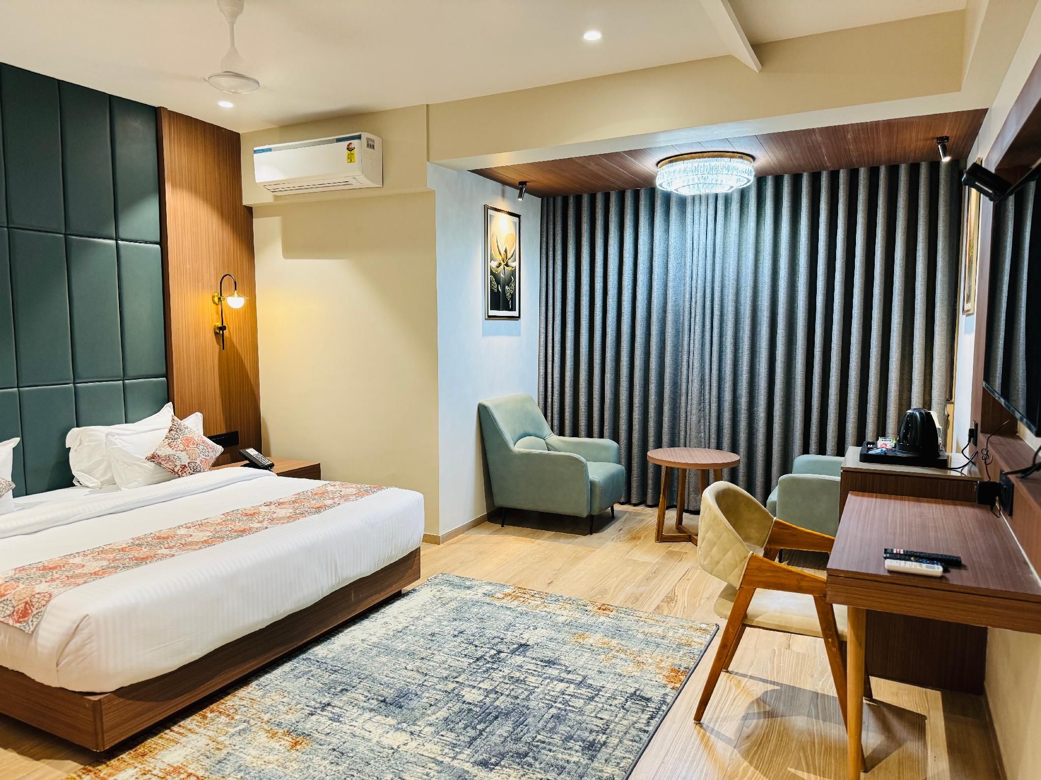 Hotel Park Royal Dwarka Premier Suite 6