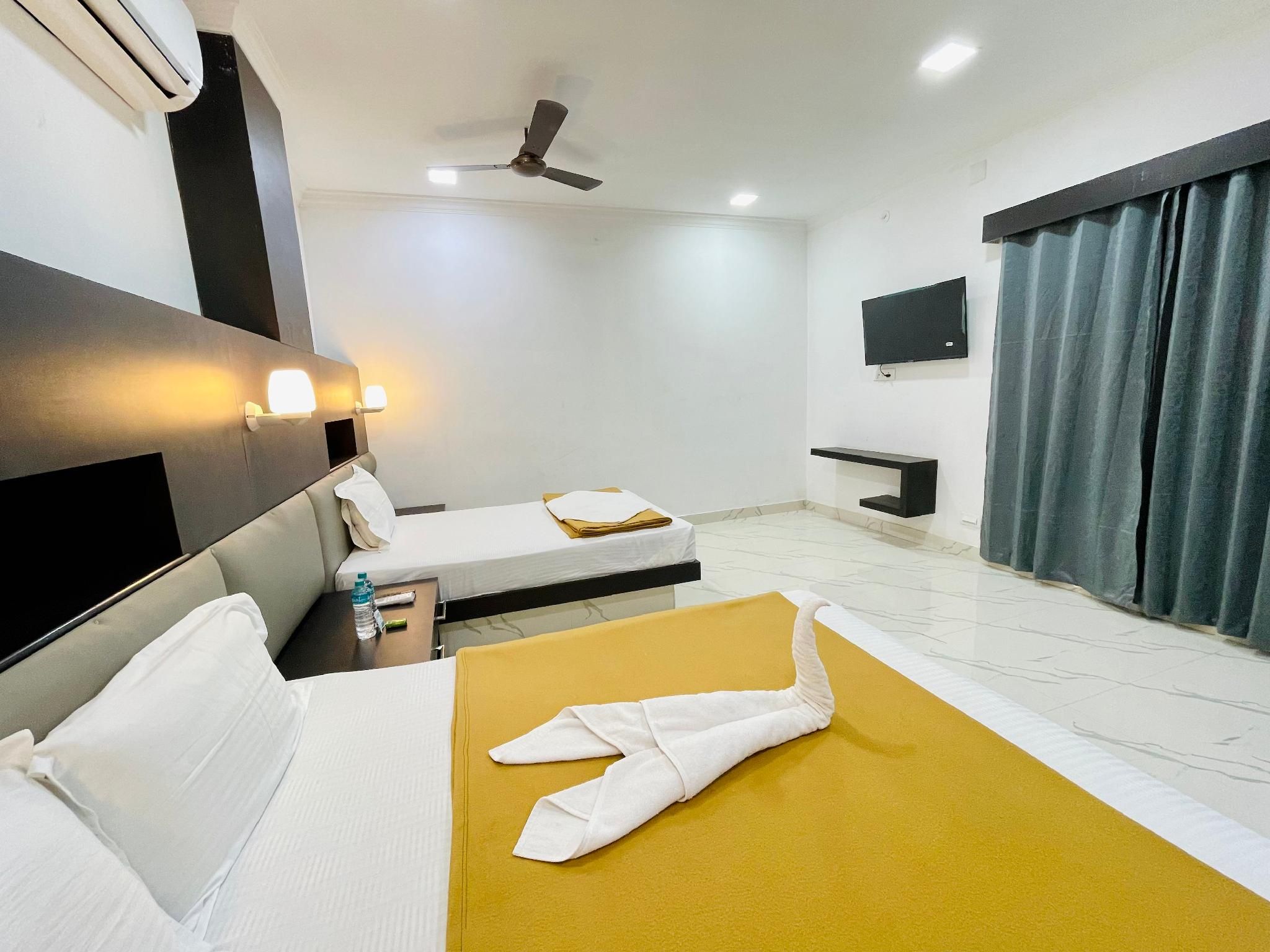 Neelesh Towers Royal Three-Bedroom Suite