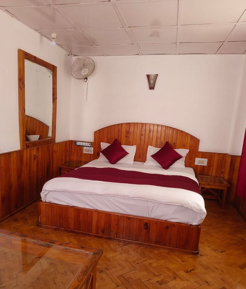 Hotel Devlok International Deluxe Room 2