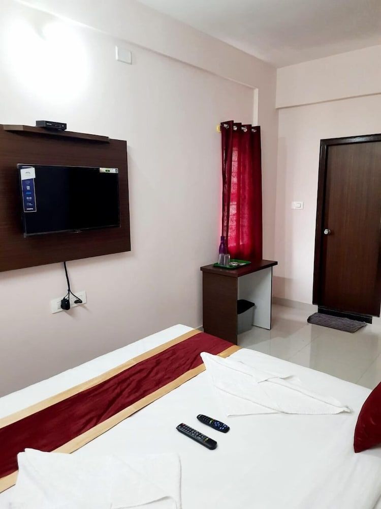 Hotel Royal Suites Standard Room 4
