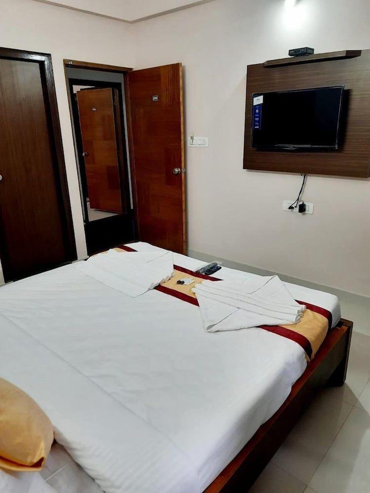 Hotel Royal Suites Standard Room 2