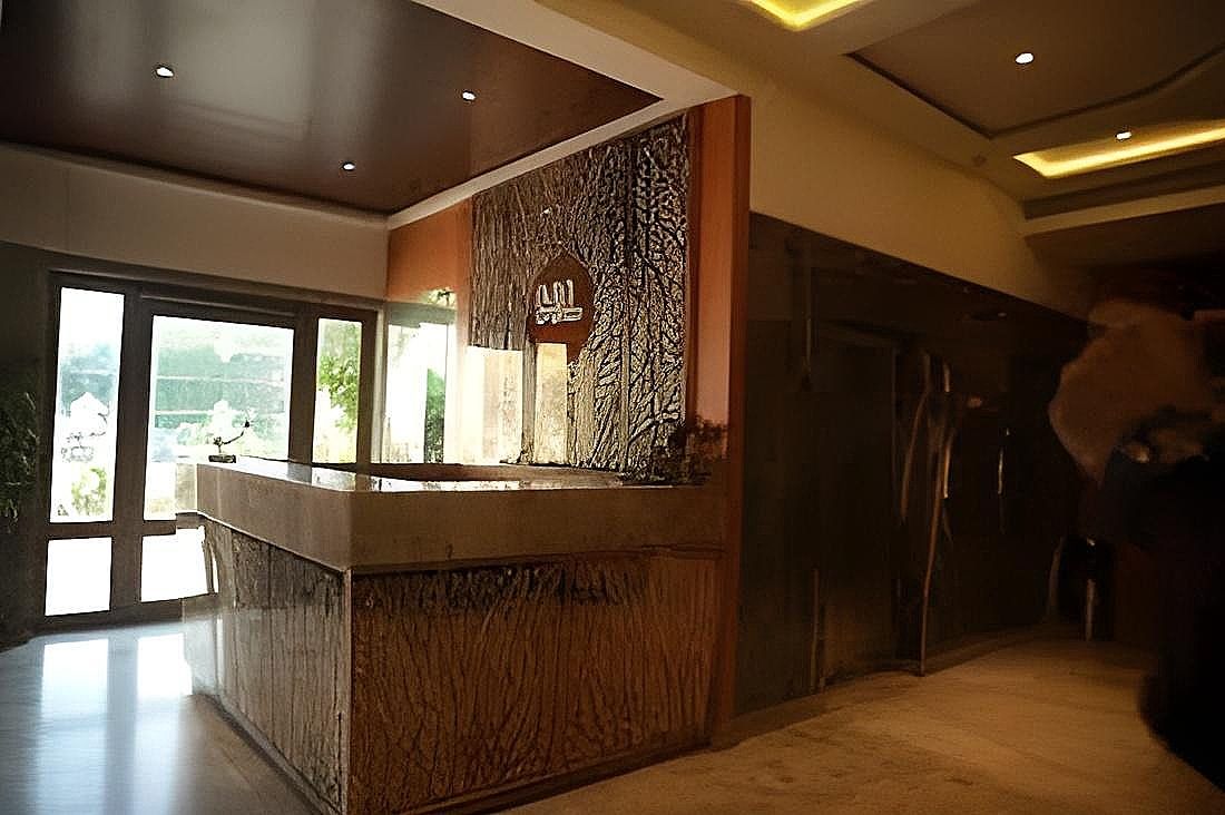 Side Image 2