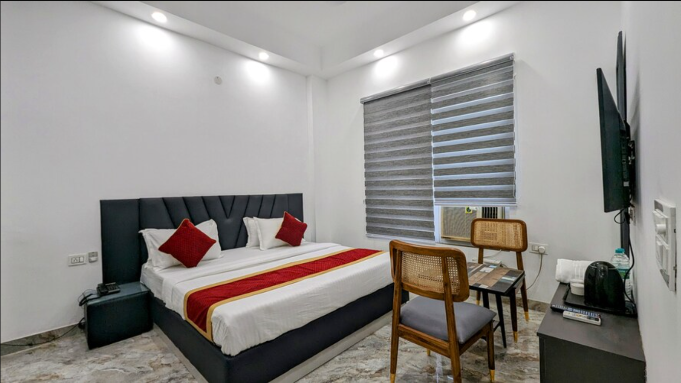 HOTEL GREEN VEGAS Deluxe Room With Free Wi-Fi( Rs500swimming pool per pax per Hour ) 3