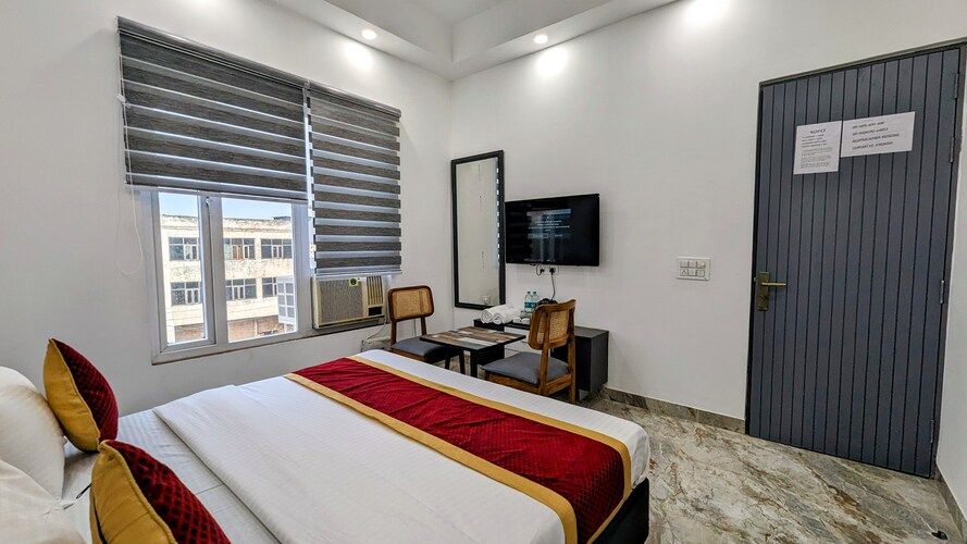 HOTEL GREEN VEGAS Deluxe Room With Free Wi-Fi( Rs500swimming pool per pax per Hour ) 2