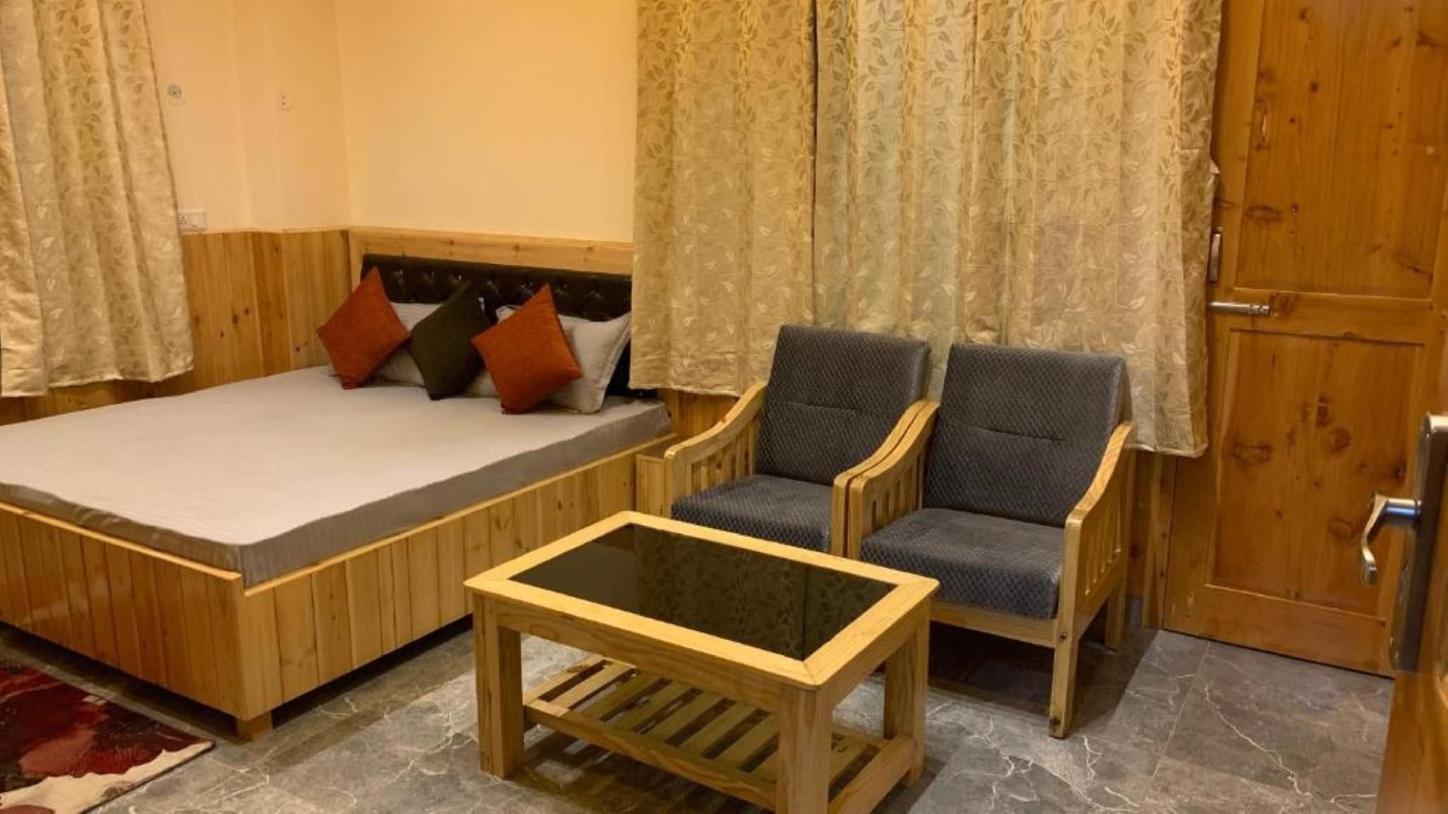 Deluxe Double Bedroom