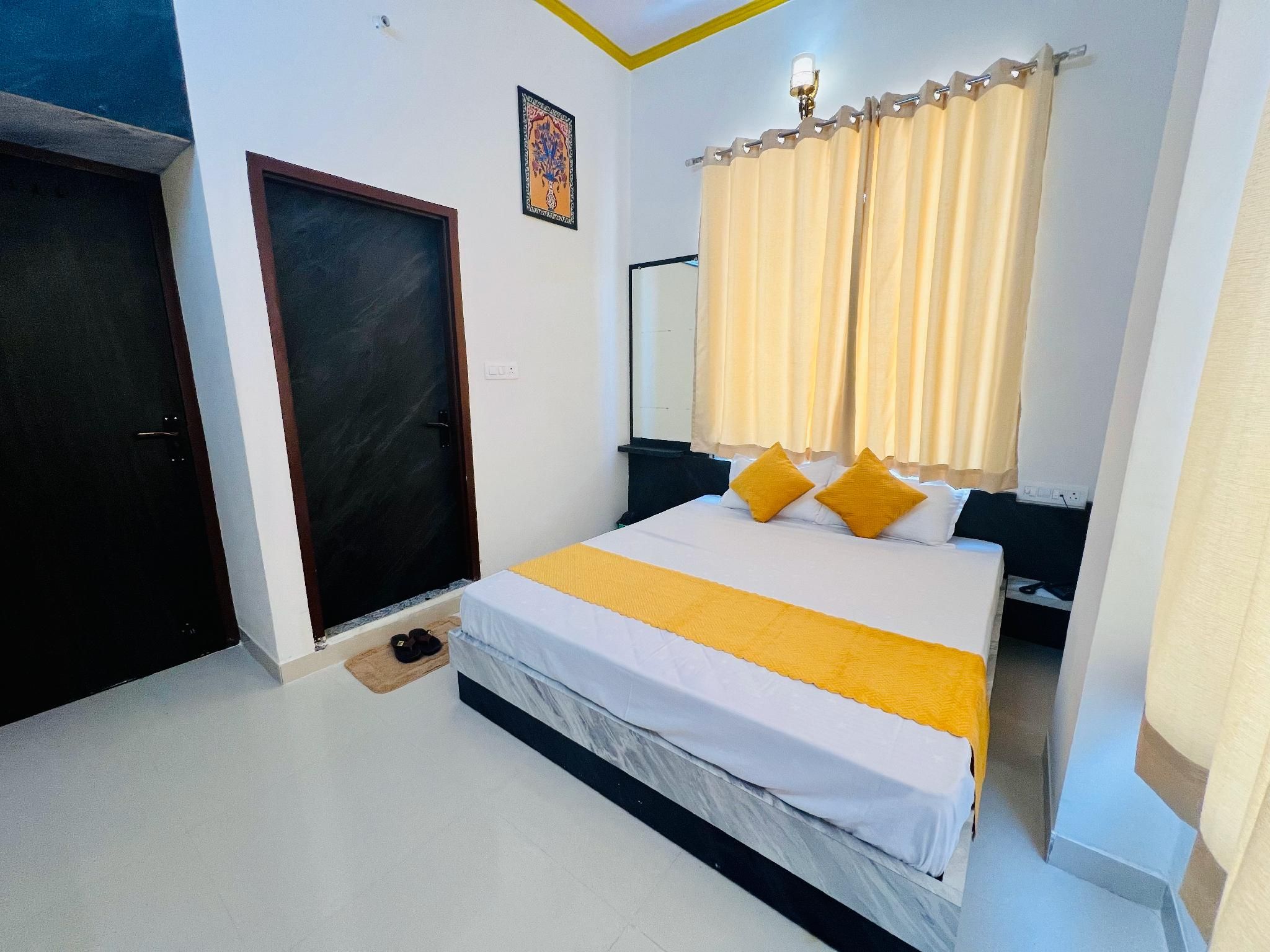 Radhey Shyam by Dhramshala 1 Bedroom Deluxe 4