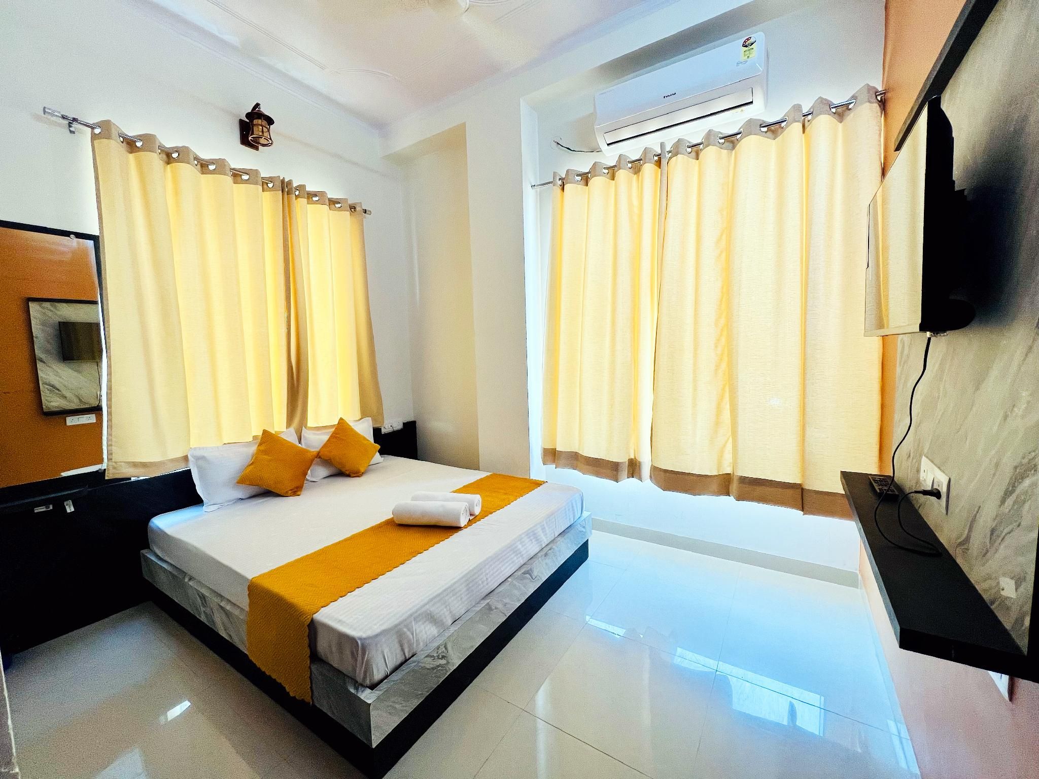 Radhey Shyam by Dhramshala 1 Bedroom Deluxe 2