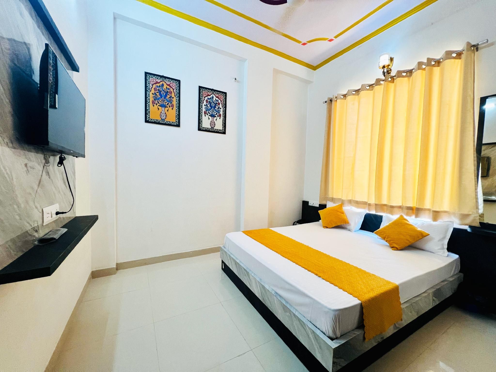 Radhey Shyam by Dhramshala 1 Bedroom Deluxe 3