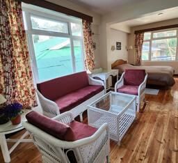 Sir George Everest Double Bed Room