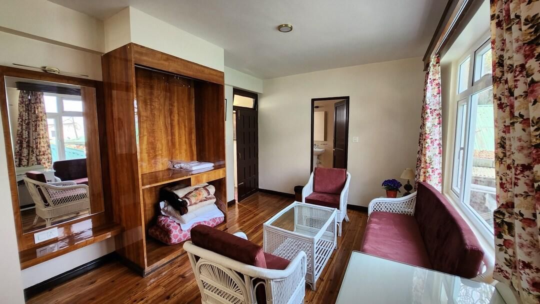 Sir George Everest Double Bed Room