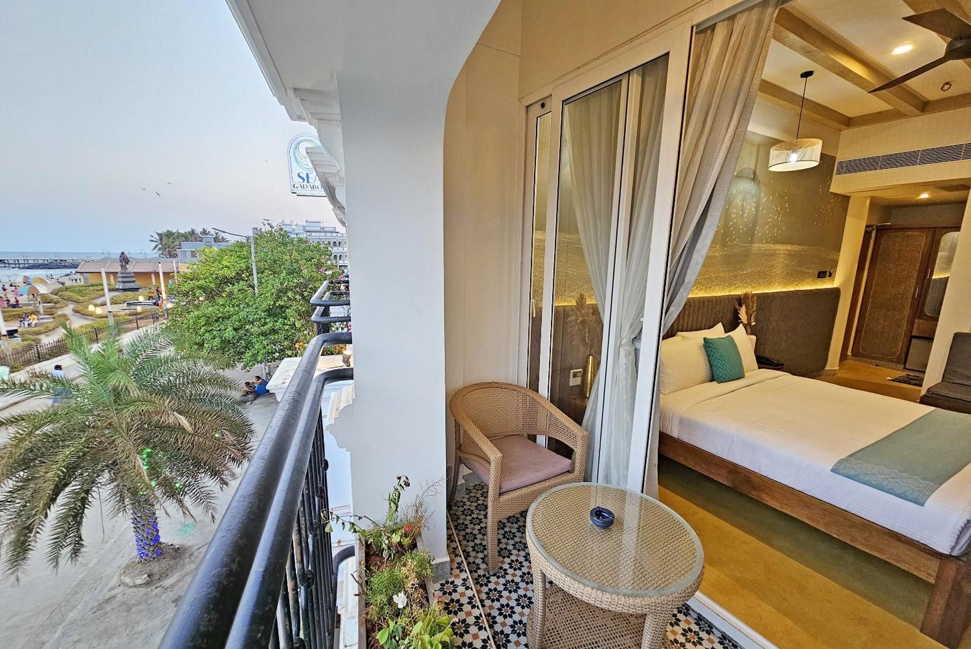 Suite with Beach View