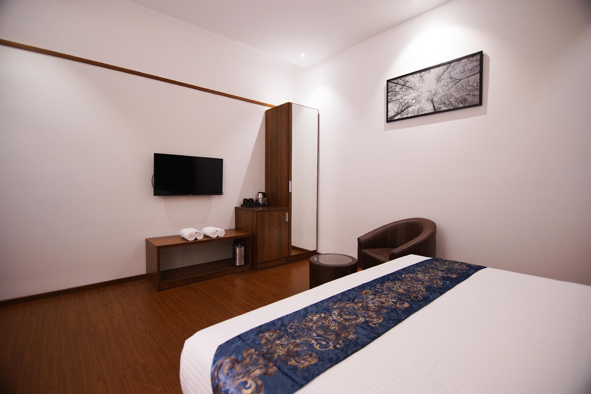 Deluxe Room with King Bed - Non-Smoking