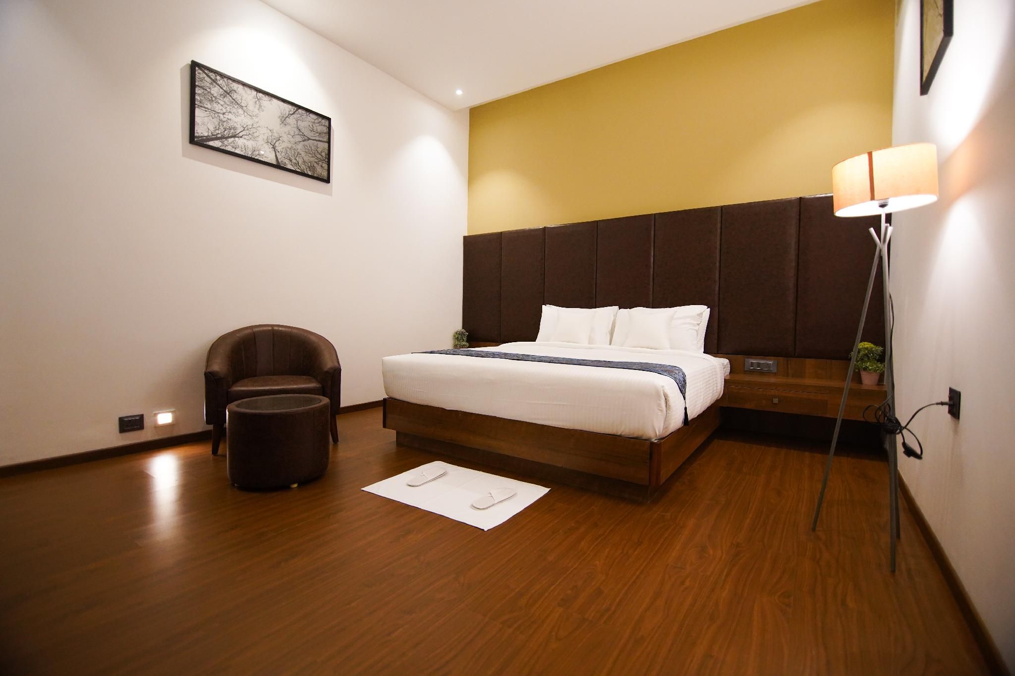 Deluxe Room with King Bed - Non-Smoking