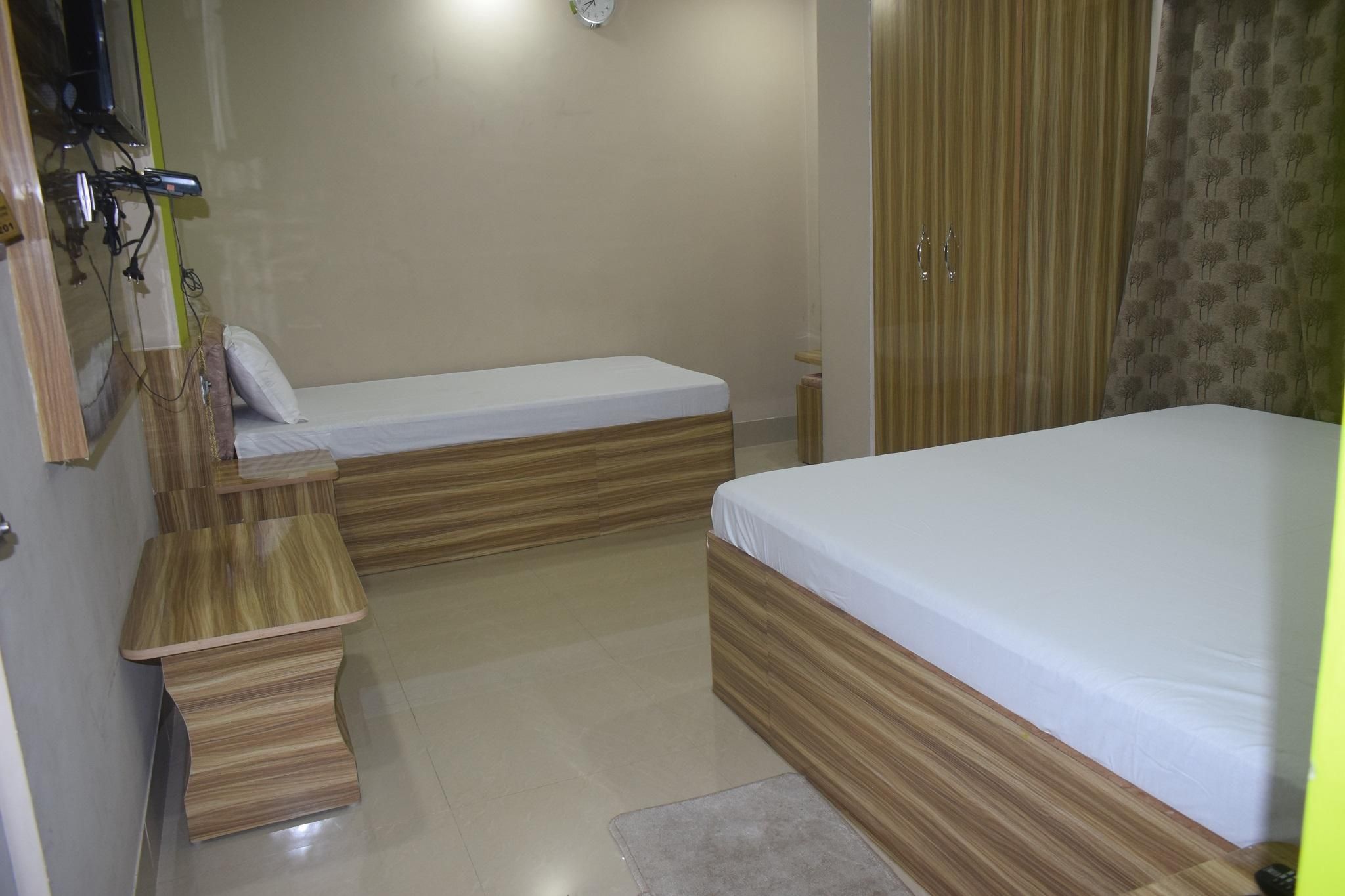 Airport Lodge Family Deluxe Room 2