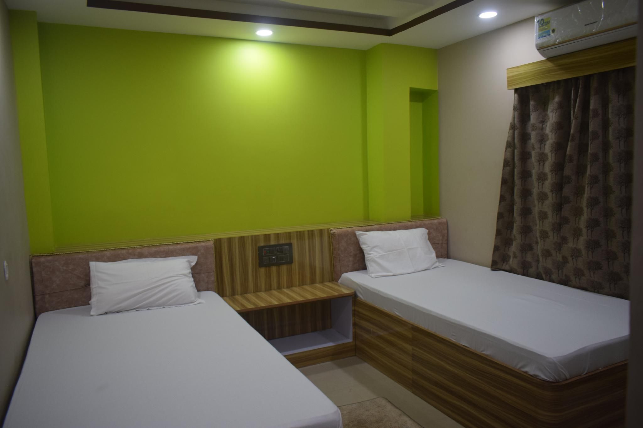 Airport Lodge Deluxe Double or Twin Room 3