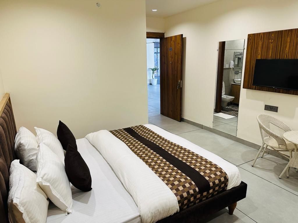 Deluxe Room 5