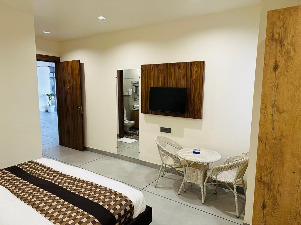 Deluxe Room 5