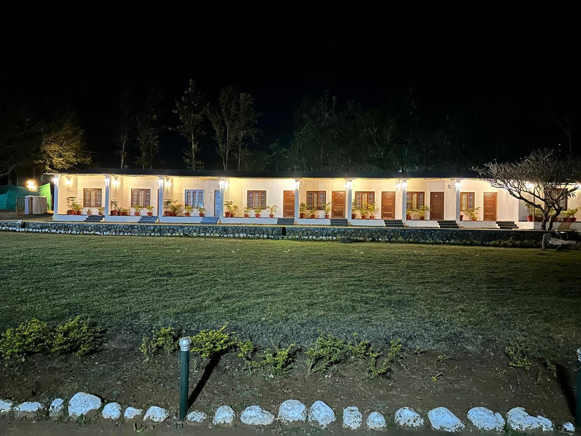 OYO 29970 Singaras Coffee Country