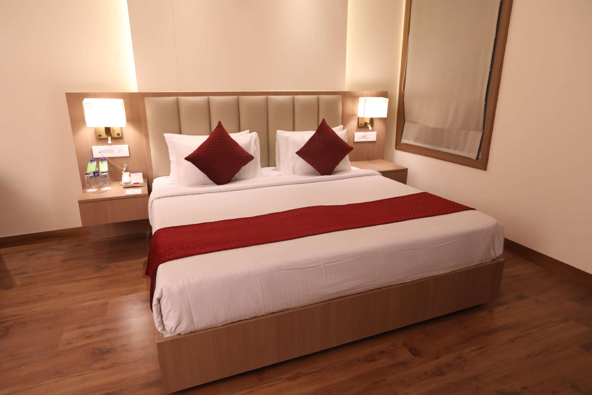 1 King Bed,Non Smoking,Premium Room,Minbar