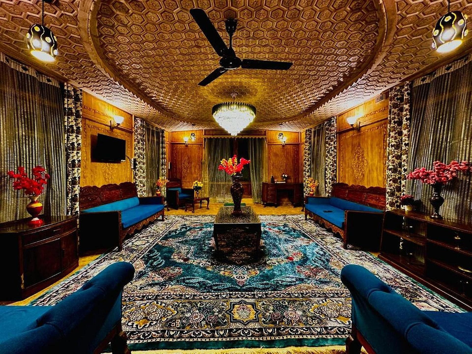 Shared lounge/TV area