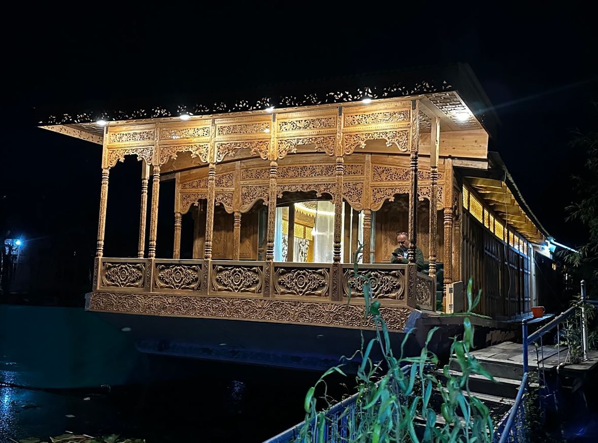 Floating Luxury Group Of Houseboats 