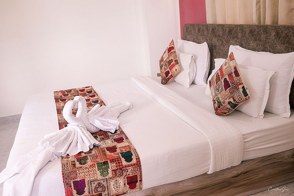 Hotel Paramount Near Monsoon Palace Deluxe Room 7