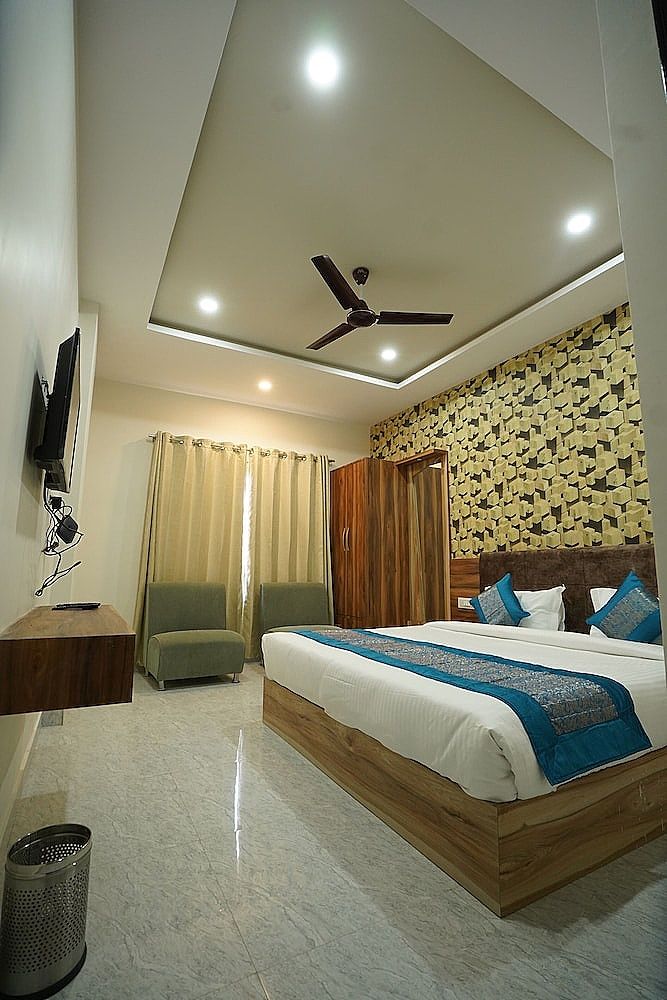 Hotel Paramount Near Monsoon Palace Deluxe Room 6