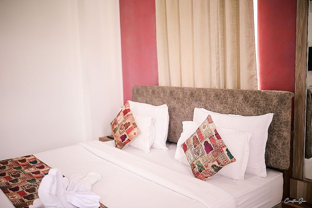 Hotel Paramount Near Monsoon Palace Deluxe Room 4