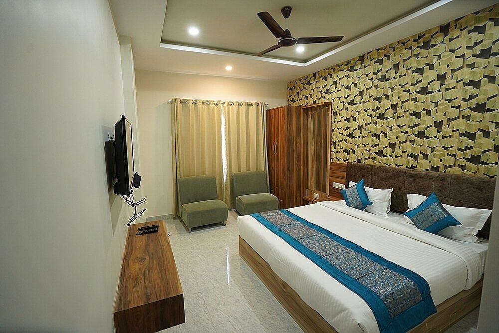 Hotel Paramount Near Monsoon Palace Deluxe Room 2