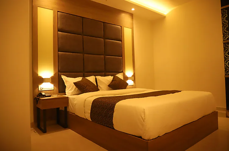 EXECUTIVE ROOMS
