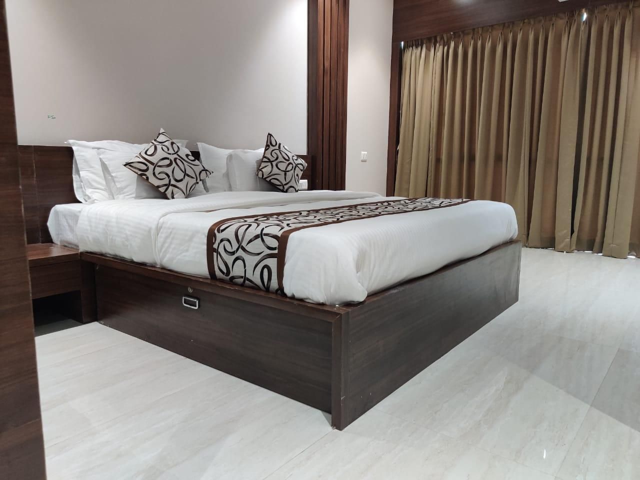 Deluxe Room with Air Conditioning