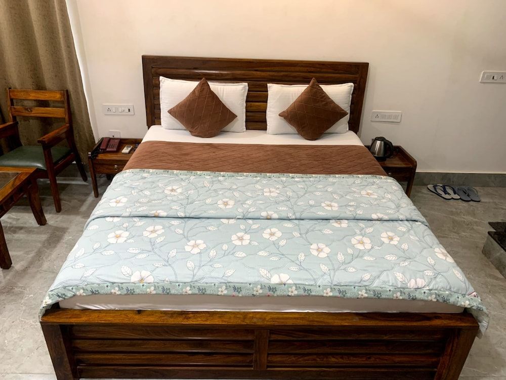 Hotel Avkaash Deluxe Room