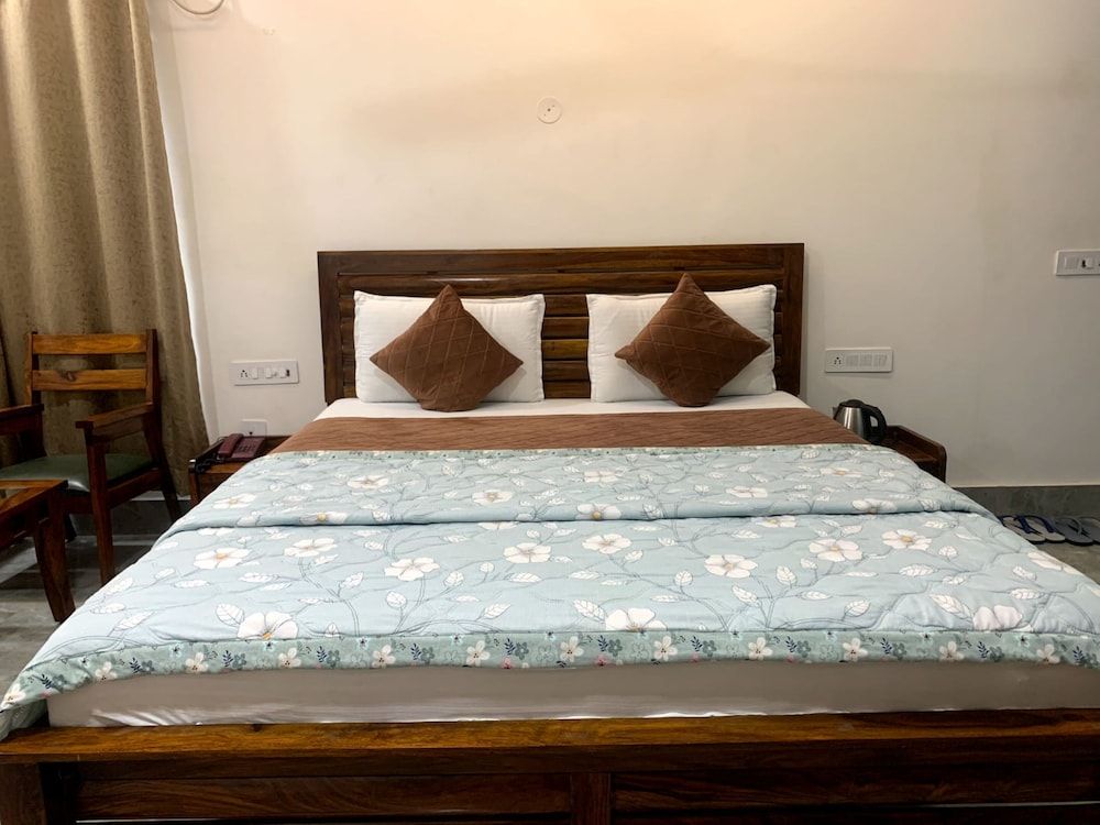 Hotel Avkaash Deluxe Room 3