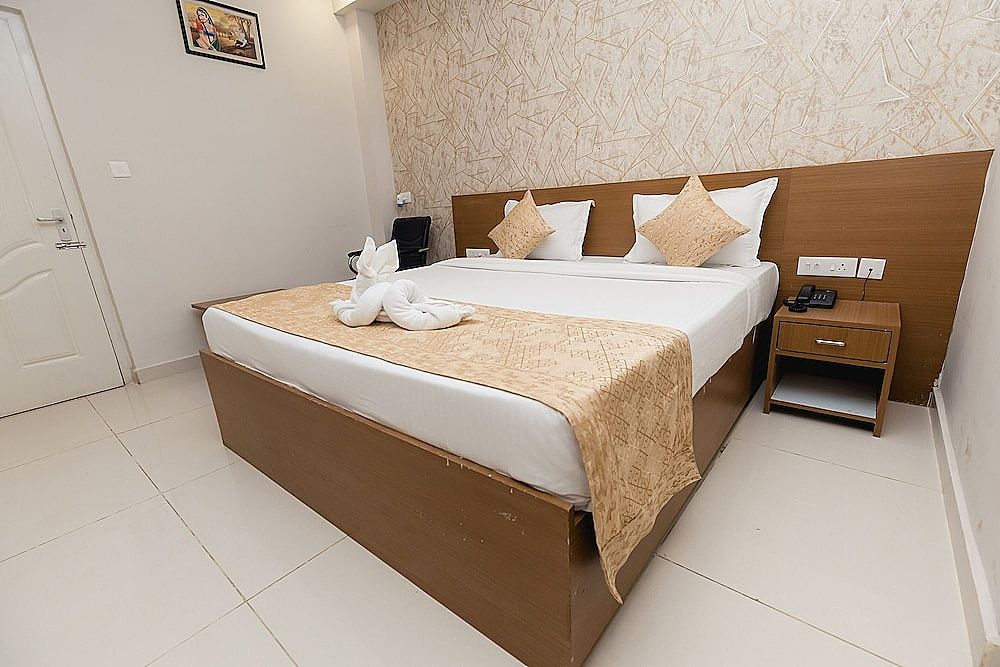 Rosewood Luxury Hotel Deluxe Double Room 3