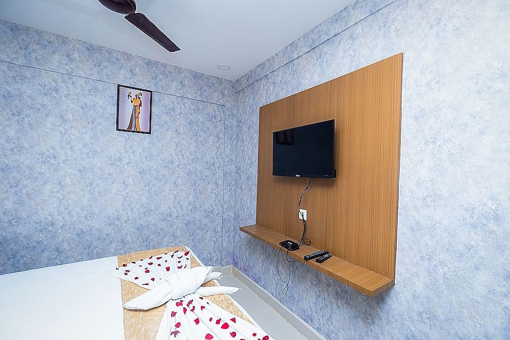 Rosewood Luxury Hotel Deluxe Double Room 9