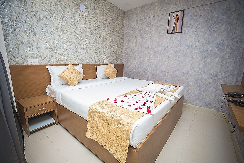 Rosewood Luxury Hotel Deluxe Double Room 5