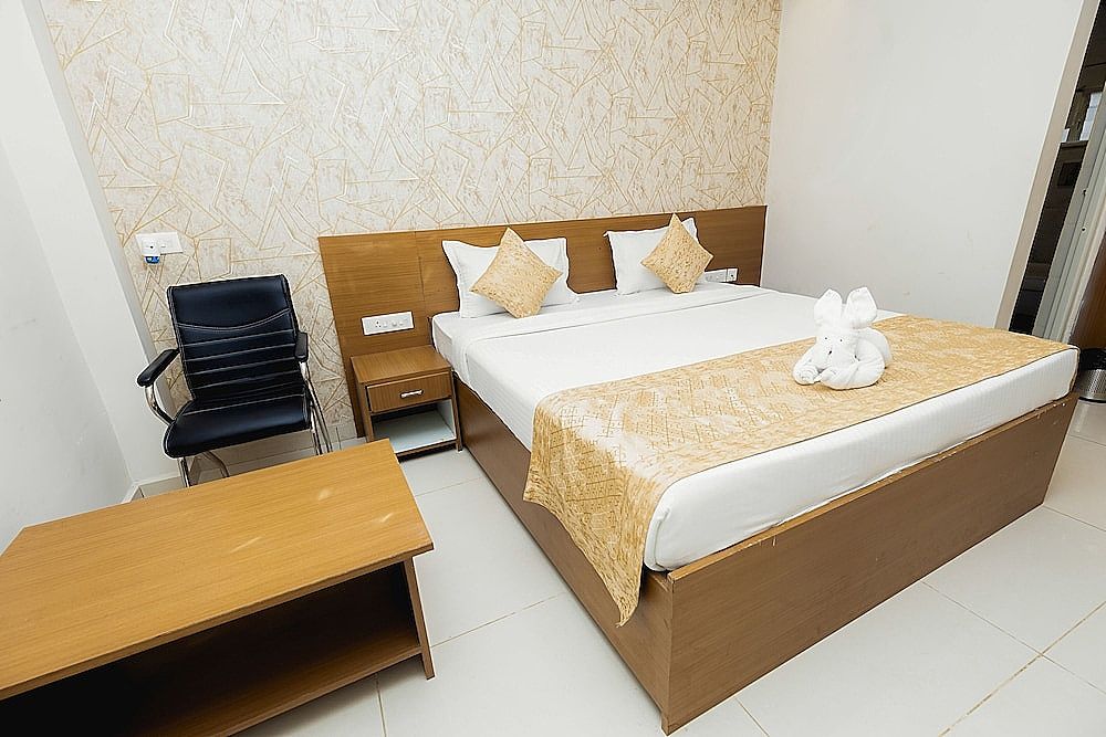 Rosewood Luxury Hotel Deluxe Double Room 2