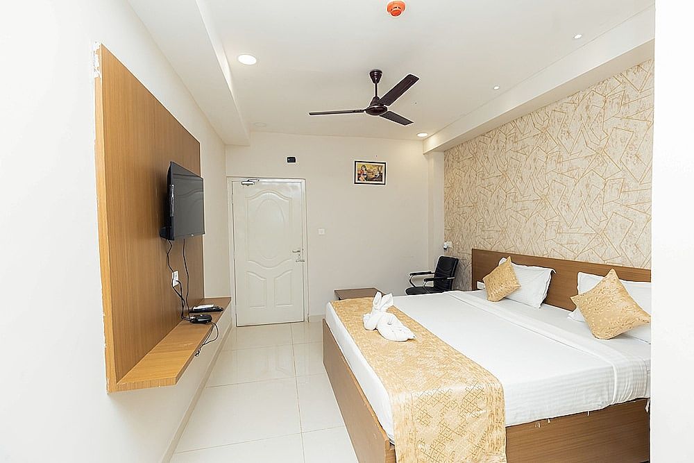 Rosewood Luxury Hotel Deluxe Double Room 4